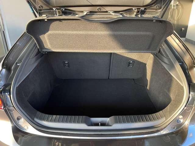 MAZDA3ファストバック 1.8 XD プロアクティブ ツーリング セレクション ディ ナビ ETC 全方位モニター クリアランスソナー LEDライト アイドリングストップ 360°ビューモニター アルミホイール ターボ パワーウィンドウ スマートキー フルオートエアコン ETC ACC(15枚目)