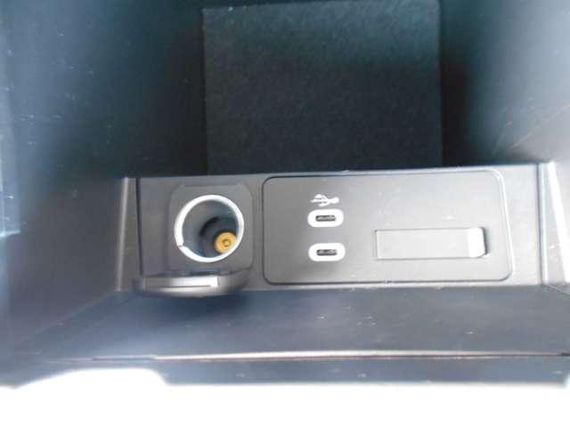 �t�r�a×�Q�̐ڑ����\�ƂȂ�܂��B���y�Đ���[�d���ɂ����p�������B