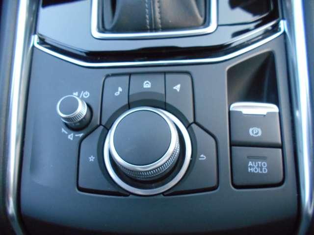 �R�}���_�[�R���g���[���B�X�C�b�`��T�����ƂȂ����R�Ɏ���������ʒu�ɔz�u�B�茳�����邱�ƂȂ��A�e�푀�삪�s���܂��B