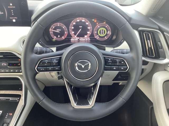 �n���h���̉E���̃X�C�b�`�̓N���[�Y�R���g���[���E�����̃X�C�b�`�ނ͉��ʒ����ȂǃI�[�f�B�I�n�̑��삪�ł��܂��B