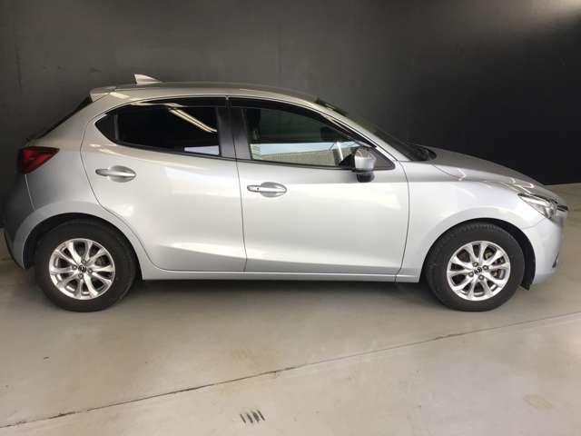 デミオ 1.5 15S ナビ・TV USB接続 ブレーキサポート 横滑り防止装置 フルオートエアコン サイドエアバッグ キーレス アラウンドビューモニター フロントカメラ Aストップ フルセグTV エアバッグ 盗難防止装置(12枚目)