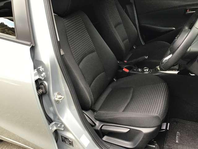 デミオ 1.5 15S ナビ・TV USB接続 ブレーキサポート 横滑り防止装置 フルオートエアコン サイドエアバッグ キーレス アラウンドビューモニター フロントカメラ Aストップ フルセグTV エアバッグ 盗難防止装置(18枚目)