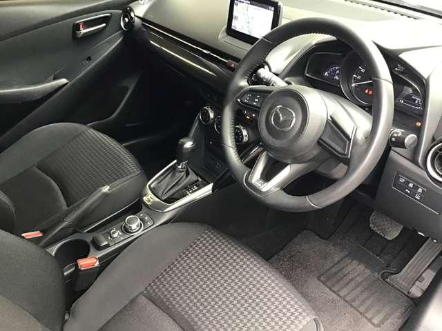 デミオ 1.5 15S ナビ・TV USB接続 ブレーキサポート 横滑り防止装置 フルオートエアコン サイドエアバッグ キーレス アラウンドビューモニター フロントカメラ Aストップ フルセグTV エアバッグ 盗難防止装置(19枚目)