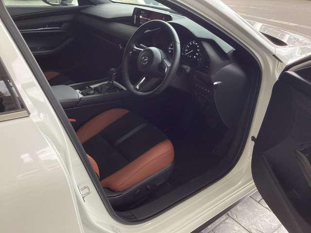 MAZDA3ファストバック 1.5 15S レトロスポーツエディション 試乗車アップ ナビ CarPlay対応 アイドリングストップ メモリーナビ 禁煙車 ワンオーナー 360度ビュー アルミホイール 運転席パワーシート ETC LEDヘッドライト フルセグ バックカメラ(12枚目)