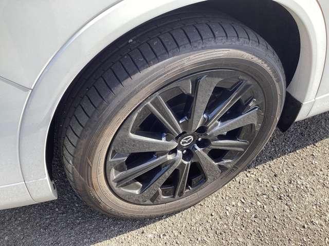 ＣＸ－８０ ３．３　ＸＤハイブリッド　エクスクルーシブ　スポーツ　ディー　試乗車アップ／６人乗／ナビ／ＣａｒＰｌａｙ／３６０°ビ　レーダークルーズ　クリアランスソナー　パワーシート　３列シート　シートヒーター　バックカメラ　衝突被害軽減システム　４ＷＤ　ワンオーナー　禁煙（11枚目）