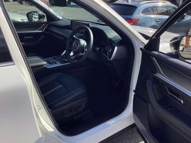 ＣＸ－８０ ３．３　ＸＤハイブリッド　エクスクルーシブ　スポーツ　ディー　試乗車アップ／６人乗／ナビ／ＣａｒＰｌａｙ／３６０°ビ　レーダークルーズ　クリアランスソナー　パワーシート　３列シート　シートヒーター　バックカメラ　衝突被害軽減システム　４ＷＤ　ワンオーナー　禁煙（12枚目）