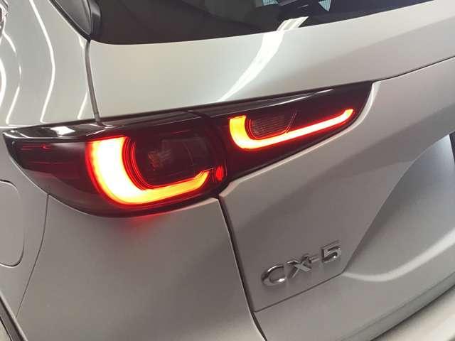 ＣＸ－５ ２．２　ＸＤ　スポーツ　アピアランス　ディーゼルターボ　ナビ／ＣａｒＰｌａｙ／リヤモニタ／全方位ビュー／衝　オートバックドア　レーダーＣ　Ｂｌｕｅｔｏｏｔｈオーディオ　横滑り防止　ＬＥＤヘッドライト　パワーシート　シートヒーター　ＥＴＣ　ＵＳＢ　キーレス（16枚目）