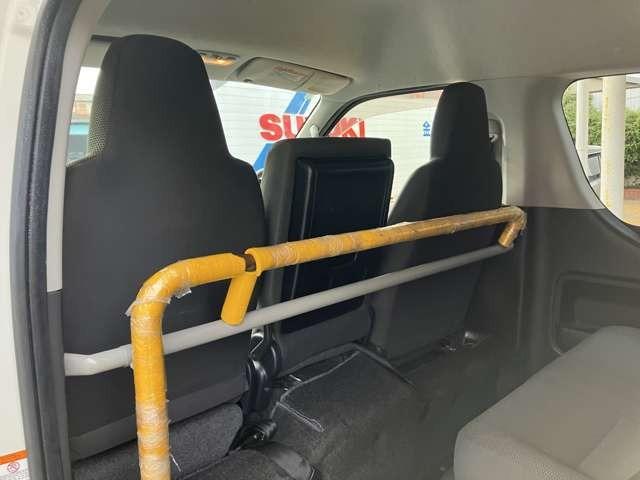 レジアスエースバン ウェルキャブ　車いす仕様車　Ｂタイプ　バックカメラ付き　電動固定装置　リアリフト　サイドステップ　手すり　キーレスエントリー　ミューシックサーバー　車椅子積載可能台数・２台（31枚目）