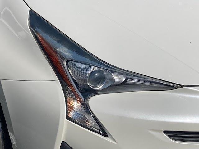 プリウス Ｓ　禁煙車　内外美　ワンオーナー　イクリプス９インチナビ　フルセグＴＶ　Ｂｌｕｅｔｏｏｔｈ　バックカメラ　ＤＶＤ　　ＥＴＣ　ＬＥＤ　ＵＳＢ端子入力　横滑り防止　アルミホイール　スマートキー　１年保証付き（15枚目）