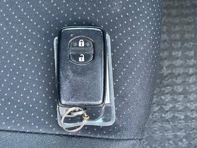 プリウス Ｓ　ワンオーナー　禁煙車　純正フルセグＴＶナビ　Ｂｌｕｅｔｏｏｔｈ　バックカメラ　ＥＴＣ　スマートキー　アルミホイール　オートライト　ＨＩＤ　１年保証付き（62枚目）