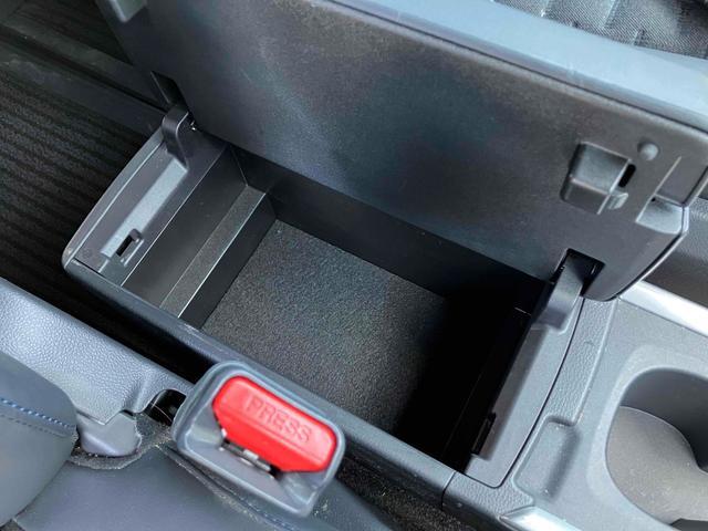 ヴォクシー ハイブリッドＳ－Ｚ　ワンオーナー　純正１０．５インチディスプレイオーディオ　フルセグＴＶナビ　Ｂｌｕｅｔｏｏｔｈ　全方位カメラ　フリップダウンモニター　ＤＶＤ　レーダーブレーキサポート　ハーフレザー　１年保証付き（53枚目）