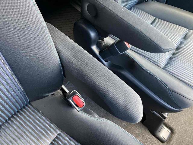 ヴォクシー ＺＳ　禁煙車　１年保証付　フルセグＴＶナビ　Ｂｌｕｅｔｏｏｔｈ　両側パワースライドドア　ＥＴＣ　ＬＥＤ　取説　オートライト（27枚目）