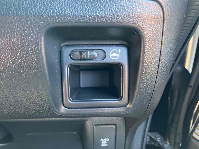 Ｎ－ＢＯＸスラッシュ Ｇ・ターボＬパッケージ　禁煙車　保証付　８インチフルセグＴＶナビ　Ｂｌｕｅｔｏｏｔｈ　バックカメラ　ＥＴＣ　ＨＩＤ　Ｑｉ（ワイヤレス）充電　電子サイドブレーキ　オートリトラミラー　スマートキー　取説　保証書（39枚目）