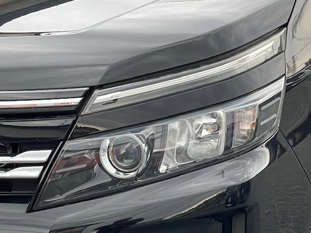 ヴォクシー ハイブリッドＶ　禁煙車　１年保証付　ワイドフルセグＴＶナビ　Ｂｌｕｅｔｏｏｔｈ　バックカメラ　両側パワースライドドア　フリップダウンモニター　前後ドラレコ　オートクルコン　ＥＴＣ　ＬＥＤ　デジタルインナーミラー（13枚目）