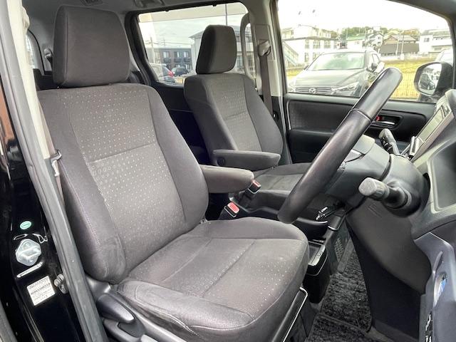 ヴォクシー ハイブリッドＶ　禁煙車　１年保証付　ワイドフルセグＴＶナビ　Ｂｌｕｅｔｏｏｔｈ　バックカメラ　両側パワースライドドア　フリップダウンモニター　前後ドラレコ　オートクルコン　ＥＴＣ　ＬＥＤ　デジタルインナーミラー（17枚目）