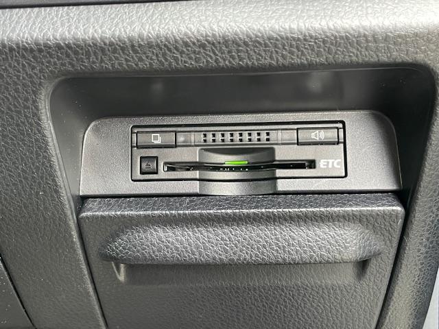 ヴォクシー ハイブリッドＶ　禁煙車　１年保証付　ワイドフルセグＴＶナビ　Ｂｌｕｅｔｏｏｔｈ　バックカメラ　両側パワースライドドア　フリップダウンモニター　前後ドラレコ　オートクルコン　ＥＴＣ　ＬＥＤ　デジタルインナーミラー（24枚目）