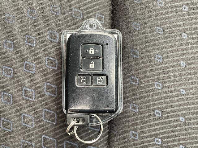 ヴォクシー ハイブリッドＶ　禁煙車　１年保証付　ワイドフルセグＴＶナビ　Ｂｌｕｅｔｏｏｔｈ　バックカメラ　両側パワースライドドア　フリップダウンモニター　前後ドラレコ　オートクルコン　ＥＴＣ　ＬＥＤ　デジタルインナーミラー（36枚目）