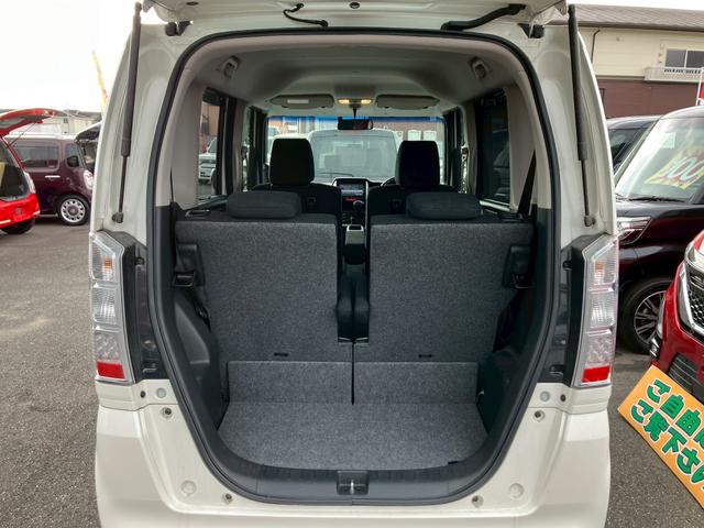 �y���Q�b�W���[���z���i�̂���������ʋ΁A���}���ɏ\���ȉ׎��X�y�[�X���m�ۂ��Ă���܂��B�Z�J���h�V�[�g��|���ƁA�傫�ȉו��̐ύڂ��\�ł���