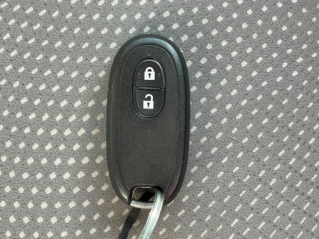 �y�X�}�[�g�L�[�z�J�o����|�P�b�g�ɓ���Ď����Ă��邾���ŁA�{�^����Ńh�A���b�N���J�ł��܂��B�X�}�[�g�L�[�������āA�u���[�L�𓥂�ŃX�C�b�`�����������ŃG���W�����n�����܂��I