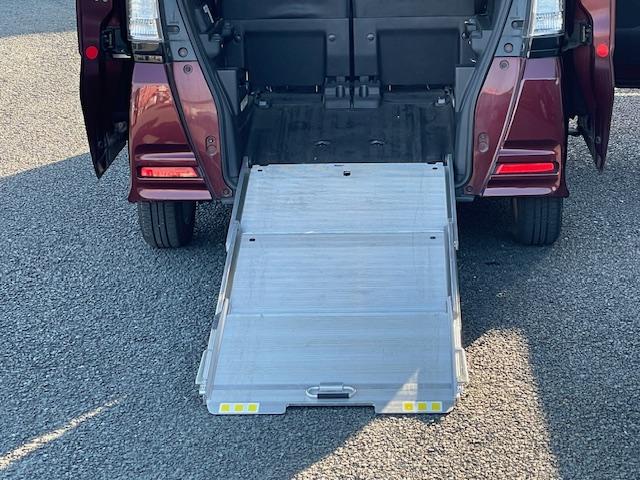 �A���~�X���[�v�P�̂łP�U�Q�������̒��������邽�߁A�ɂ₩�ȍ�ɂȂ��Ă��܂��B�̂���ו��̑傫������ŁA�J�����ɗ��ĂČŒ肷�邱�Ƃ��A���ɓ|���Ď��[���邱�Ƃ��\�ł��B