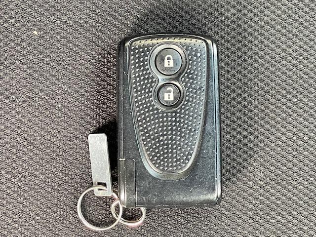 �y�X�}�[�g�L�[�z�J�o����|�P�b�g�ɓ���Ď����Ă��邾���ŁA�{�^����Ńh�A���b�N���J�ł��܂��B�X�}�[�g�L�[�������āA�u���[�L�𓥂�ŃX�C�b�`�����������ŃG���W�����n�����܂��I