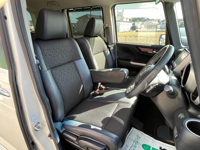 N-BOXカスタム G ターボSSブラックスタイルパッケージ 禁煙車 1年保証付 8インチワイドフルセグTVナビ Bluetooth バックカメラ 両側パワースライドドア 純正ブラックアルミホイール シートヒーター ハーフレザーシート ETC HID スマートキ(19枚目)