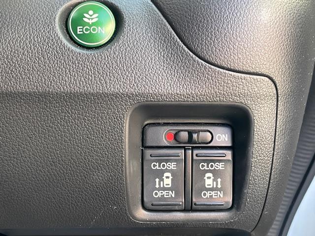 N-BOXカスタム G ターボSSブラックスタイルパッケージ 禁煙車 1年保証付 8インチワイドフルセグTVナビ Bluetooth バックカメラ 両側パワースライドドア 純正ブラックアルミホイール シートヒーター ハーフレザーシート ETC HID スマートキ(23枚目)