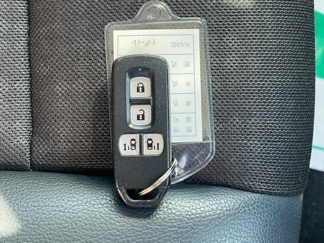 N-BOXカスタム G ターボSSブラックスタイルパッケージ 禁煙車 1年保証付 8インチワイドフルセグTVナビ Bluetooth バックカメラ 両側パワースライドドア 純正ブラックアルミホイール シートヒーター ハーフレザーシート ETC HID スマートキ(33枚目)