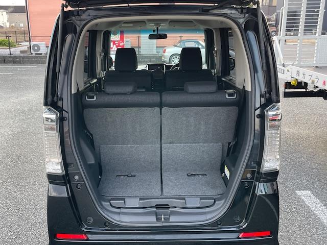 �y���Q�b�W���[���z���i�̂���������ʋ΁A���}���ɏ\���ȉ׎��X�y�[�X���m�ۂ��Ă���܂��B�Z�J���h�V�[�g��|���ƁA�傫�ȉו��̐ύڂ��\�ł���