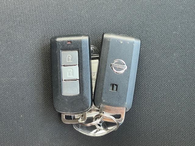 �y�X�}�[�g�L�[�z�J�o����|�P�b�g�ɓ���Ď����Ă��邾���ŁA�{�^����Ńh�A���b�N���J�ł��܂��B�X�}�[�g�L�[�������āA�u���[�L�𓥂�ŃX�C�b�`�����������ŃG���W�����n�����܂��I���S�̃X�y�A�L�[�t���I