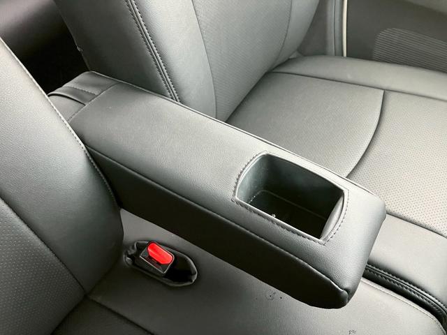 Ｎ－ＢＯＸカスタム Ｇ・Ｌパッケージ　禁煙車　保証付　ワンオーナー　純正フルセグＴＶナビ　Ｂｌｕｅｔｏｏｔｈ　バックカメラ　パワースライドドア　ＥＴＣ　純正アルミホイール　ＨＩＤ　ＣＤ　ＤＶＤ　取説　ナビ取説　保証書（32枚目）