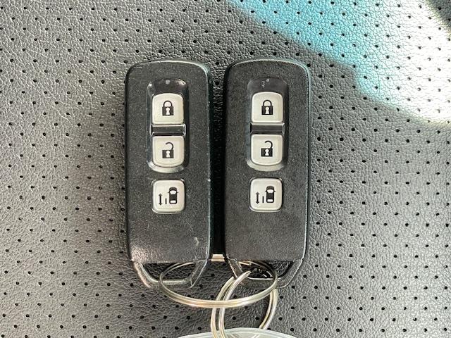 �y�X�}�[�g�L�[�z�J�o����|�P�b�g�ɓ���Ď����Ă��邾���ŁA�{�^����Ńh�A���b�N���J�ł��܂��B�X�}�[�g�L�[�������āA�u���[�L�𓥂�ŃX�C�b�`�����������ŃG���W�����n�����܂��I���S�̃X�y�A�L�[�t���I