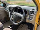 納車時には、オイル・エレメント交換を無料で行っております。又、消耗具合に応じてバッテリー・ワイパーゴム・ブレーキパッド・クーラーガス等もサービスの一環として行っております。