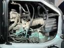 納車時には、オイル・エレメント交換を無料で行っております。又、消耗具合に応じてバッテリー・ワイパーゴム・ブレーキパッド・クーラーガス等もサービスの一環として行っております。
