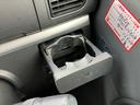 ドリンクホルダーは手の届きやす位置に配置されています☆　エアコン吹き出し口にも近いため、夏は冷たいドリンクを冷たいまま長く楽しめます！