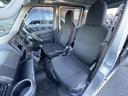 納車時には、オイル・エレメント交換を無料で行っております。又、消耗具合に応じてバッテリー・ワイパーゴム・ブレーキパッド・クーラーガス等もサービスの一環として行っております。