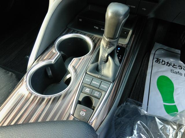 �X�^�C���b�V���ȃf�U�C���̃C���p�l�B�e����X�C�b�`�͎g���₷���ʒu�ɔz�u����Ă܂��B