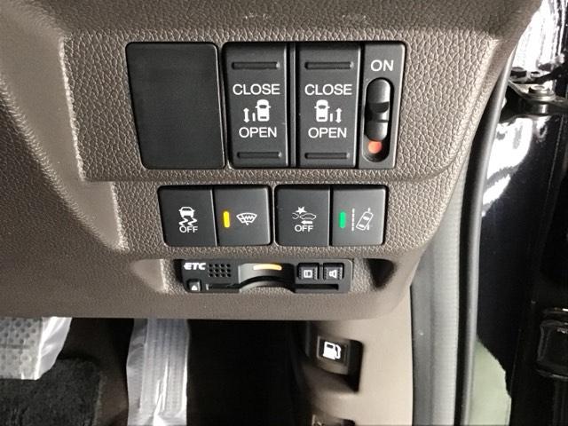 フリード Ｇ・ホンダセンシング　ドラレコ　ナビ　Ｒカメラ　ブルートゥース　Ｗパワスラ　ＶＳＣ　エマージェンシーブレーキ　スマキ－　定期点検記録簿　リヤカメラ　ＡＡＣ　ＤＶＤ再生可　ＬＥＤヘッドライ　地デジ　３列シ－ト　ＳＲＳ　ＡＢＳ（24枚目）
