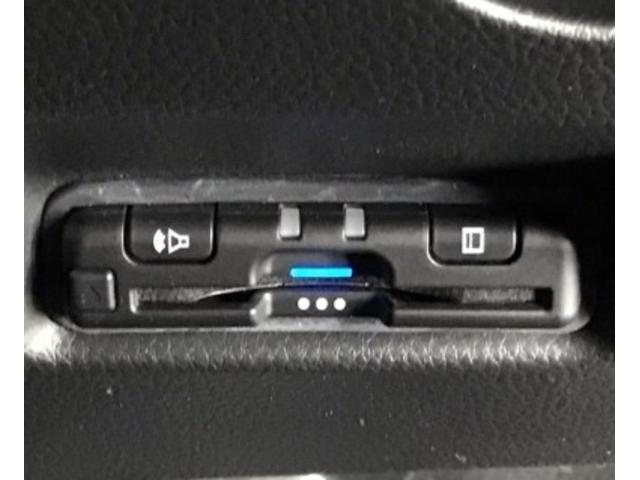 フィット ホーム　ドラレコ　ナビ　Ｒカメラ　ブルートゥース　バックカメラ付き　スマキ－　ＵＳＢ　地デジ　サイドカーテンエアバック　記録簿　ＬＥＤライト　ＥＴＣ装備　オートライト　キーレス　エアコン　パワステ　ＤＶＤ再生（15枚目）