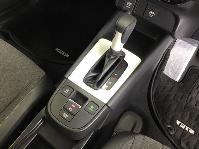 フィット ホーム　ドラレコ　ナビ　Ｒカメラ　ブルートゥース　バックカメラ付き　スマキ－　ＵＳＢ　地デジ　サイドカーテンエアバック　記録簿　ＬＥＤライト　ＥＴＣ装備　オートライト　キーレス　エアコン　パワステ　ＤＶＤ再生（18枚目）