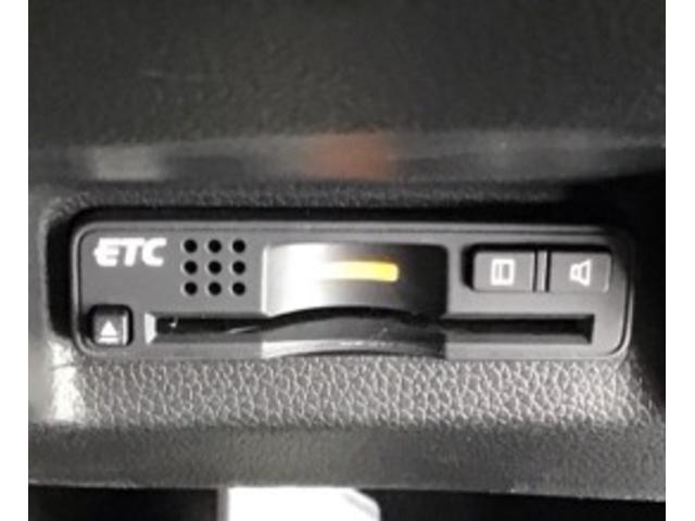 シャトル ハイブリッドＸ　Ｒカメラ　ＥＴＣ　ワンセグ　ＣＤ　リヤカメラ　ＵＳＢポート　サイドエアバック　スマートキーシステム　パワーウインドウ　オートクルーズ　イモビ　ＡＵＴＯエアコン　キーレスエントリ　運転席エアバック（13枚目）