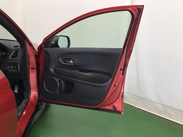 ヴェゼル ハイブリッドＲＳ・ホンダセンシング　ドラレコ　ナビ　Ｒカメラ　ブルートゥース　バックモニタ－　盗難防止システム　シートヒータ　衝突軽減ブレーキシステム　サイドエアバッグ　クルコン　ＵＳＢ　ＤＶＤ再生可能　エアバック　ＶＳＡ　ＬＥＤライト（69枚目）