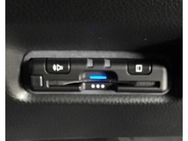フィット ホーム　ドラレコ　ナビ　Ｒカメラ　ブルートゥース　バックカメラ付き　スマキ－　ＵＳＢ　地デジ　サイドカーテンエアバック　記録簿　ＬＥＤライト　ＥＴＣ装備　オートライト　キーレス　エアコン　パワステ　ＤＶＤ再生（15枚目）