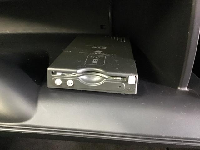 フィットハイブリッド Ｆパッケージ　ナビ　Ｒカメラ　ＥＴＣ　ＣＤ　アイドリングストップ機能　スマートキ　記録簿　イモビ　リヤカメラ　運転席エアバック　ＡＡＣ　助手席エアバック　横滑防止装置　キーレスエントリー　ＡＢＳ付　パワーウィンドウ（13枚目）