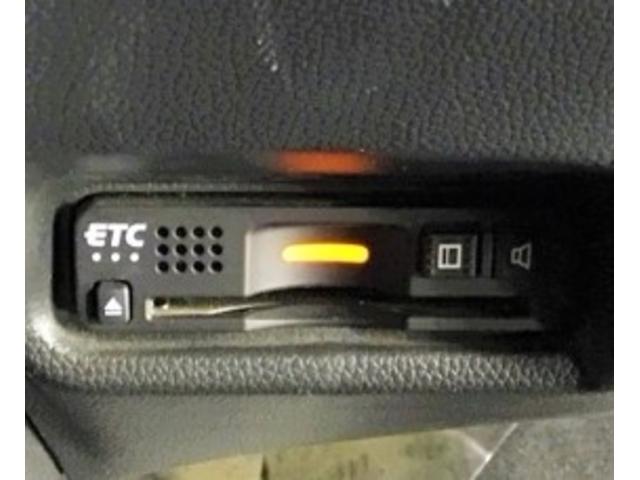 フィット １３Ｇ・Ｌホンダセンシング　ナビ　Ｒカメラ　ブルートゥース　フルセグ　衝突軽減システム　クルコン　整備記録簿　エアバック　ＬＥＤヘッド　サイドカーテンエアバック　ＵＳＢポート　スマ－トキ－　盗難防止　ＶＳＡ　パワーステアリング（13枚目）