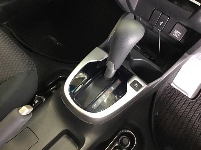 フィット １３Ｇ・Ｌホンダセンシング　ナビ　Ｒカメラ　ブルートゥース　フルセグ　衝突軽減システム　クルコン　整備記録簿　エアバック　ＬＥＤヘッド　サイドカーテンエアバック　ＵＳＢポート　スマ－トキ－　盗難防止　ＶＳＡ　パワーステアリング（15枚目）