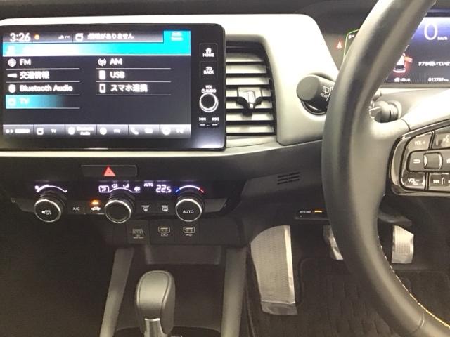 フィット ｅ：ＨＥＶＲＳ　ドラレコ　ナビ　Ｒカメラ　ブルートゥース　カーテンエアバック　ＬＥＤヘッドライ　フルセグテレビ　Ｂカメ　ＥＴＣ装備　Ｄレコ　セキュリティアラーム　スマートキ　ＵＳＢ　クルーズコントロール　エアバック（3枚目）