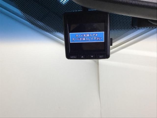 フィットハイブリッド Ｆパッケージ　ドラレコ　ナビ　Ｒカメラ　ブルートゥース　エコモード　整備記録簿　ワンセグテレビ　スマートキ－　イモビ　リヤカメラ　ＤＶＤ視聴　横滑防止　ＡＡＣ　運転席エアバック　キーレスエントリー　ＡＢＳ（13枚目）