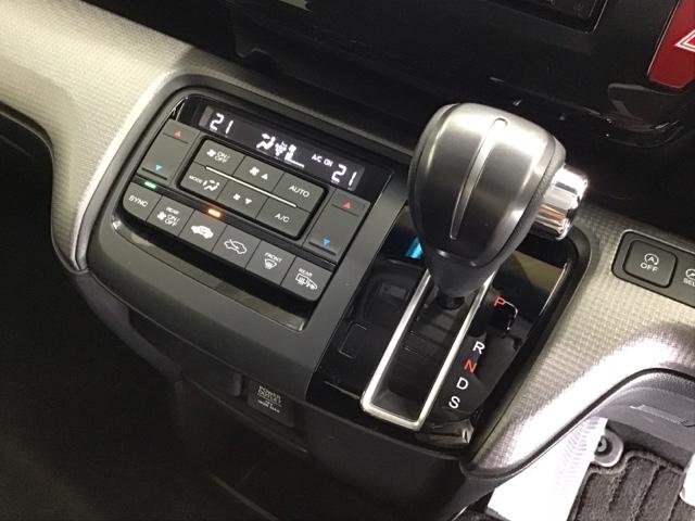 ステップワゴンスパーダ スパーダホンダセンシング　ナビ　Ｒカメラ　ブルートゥース　フルセグ　盗難防止　助手席エアバッグ　Ｗパワスラ　記録簿有　地デジ　ＬＥＤライト　横滑り防止システム　オートエアコン　リアカメラ　ＵＳＢ　三列シート　アイドリングＳ（15枚目）