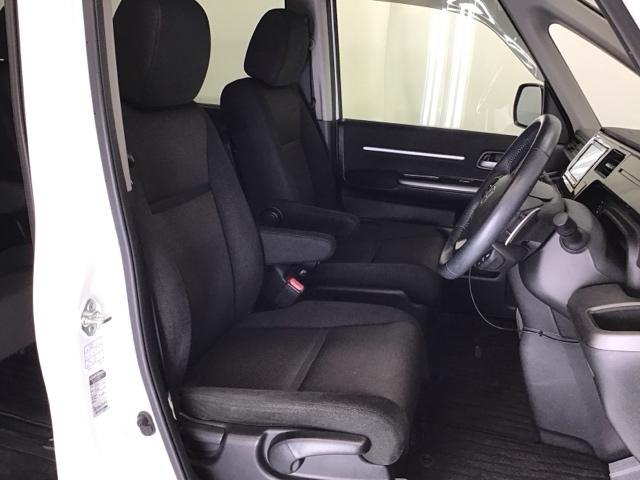 ステップワゴンスパーダ スパーダホンダセンシング　ナビ　Ｒカメラ　ブルートゥース　フルセグ　盗難防止　助手席エアバッグ　Ｗパワスラ　記録簿有　地デジ　ＬＥＤライト　横滑り防止システム　オートエアコン　リアカメラ　ＵＳＢ　三列シート　アイドリングＳ（18枚目）